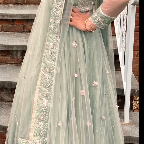 Designer Pakistani wedding formal wear stunning embellished -medium maxi - Picture 5 of 7